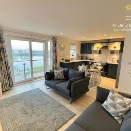 Ar Lan Y Mor - Stunning 2 bed coastal apartment
