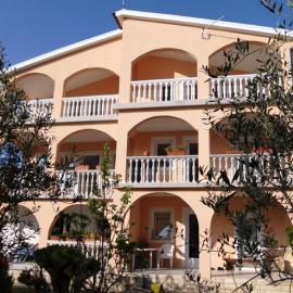 Apartments Dujlovic, готель у місті Привлака