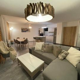 Petit bois moderne, hôtel à Voiron