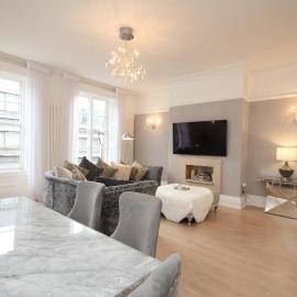 Luxury Grade 2 listed, 2 Bedroom apartment in the centre of Chester, готель у місті Честер