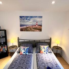 Ferienwohnung Elfriede - WLAN, 2 Bäder, Küche, Freisitz, 2 Parkplätze, im Ortskern, hotel in Malterdingen