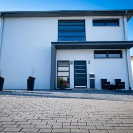 FeWo WOW! TOP Lage! Schöne 2-Zimmer Wohnung!: Weisweil şehrinde bir otel