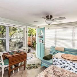 The StarFish Bungalow 1B/1B, hotel in St. Pete Beach