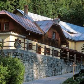 Valcastello Polo Club Mountain Chalet, hotel in San Candido