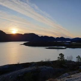 Kleines Haus am Fjord – hotel w mieście Sør-Eidem