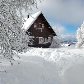 La cabane au pied des pistes, hotell i Chastreix