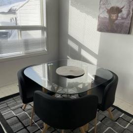 Cozy Home – hotel w mieście Camrose