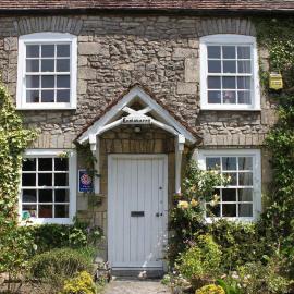 Enniskerry - The Loves Cottage, hotel in Shepton Mallet