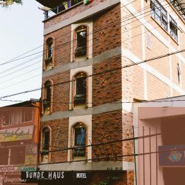 Bunde Haus Hotel EXPRESS BOUTIQUE، فندق في إباغويه
