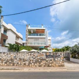 Beachcove Apartment 9 in Pereybere โรงแรมในเปเรเบเร