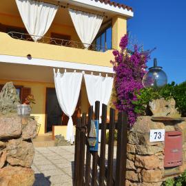Casa UGB, hotel a Cannigione