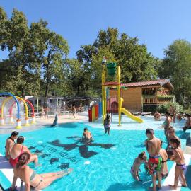 Dkamping Village, hotel in Ispra