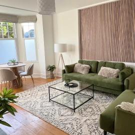 1 Bed / 1 Sofa Bed 'Scandi' Style Ground Floor Apartment, hotel u gradu Jeovil