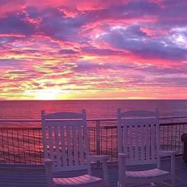 Bay Bliss - Private Beachfront Home with 180° Views & Hot Tub!, hotel en Hampton