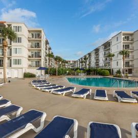 Beach Club, Unit 121 - Flip Flop Inn, hotel in East End