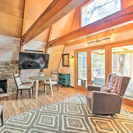 Lake Hamilton Cabin: Boating Getaway!, hotel in Hot Springs