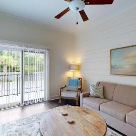 Queen Suite @ 400 Ocean Suites