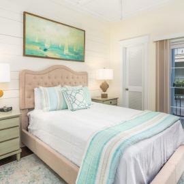 King Suite @ 400 Ocean Suites, hotel di King City