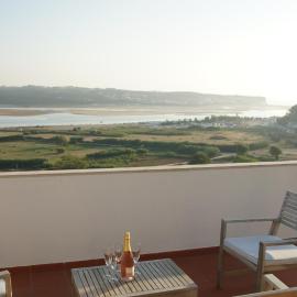 Casa Feliz Obidos Lagoon and sea view, hotel in Foz do Arelho