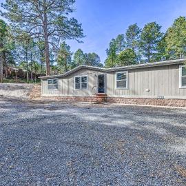 Ruidoso Home Near Golfing, Hiking & Shopping