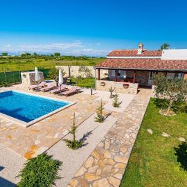 Amazing Home In Donji Zemunik