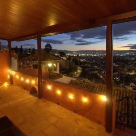 House&Cave Parking and Terrace, in the city، فندق في غرناطة