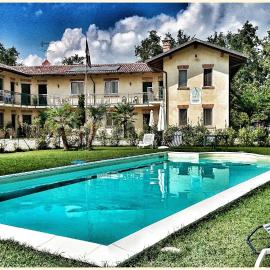 Cascina Vignole, hotel en Montafia