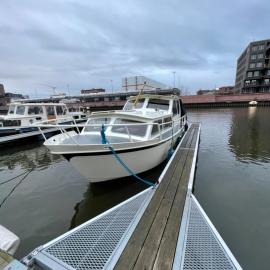 Süsses Motorboot - Bremen Überseestadt, hotel a Brema