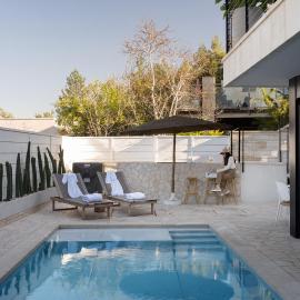 Nof Cramim, hotel di Neve Ilan