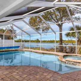 Blue Heron Lakeview Pool Home Close to Clearwater