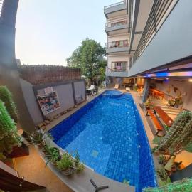 FARAWAY SUITES, hotel in Vang Vieng