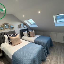 Aisiki Apartments at Stanhope Road, North Finchley, Airconditioned Multiple 2 or 3-Bedroom, Pet Friendly Duplex Flats, King or Twin Beds with Free Wi-Fi