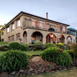 Spacious Apartment with the view of Mt. Wellington
