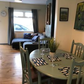 Cosy 3 bedroom house close to beach