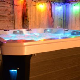 Roulotte Gîtes O bien-être massage Spa Séjour bien-être en hébergement insolite roulotte Karantez ou en gîtes Melon ou Yock à 800 m des plages, hotel em Porspoder