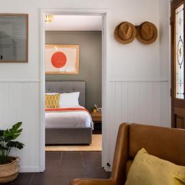The Bach- dog friendly with lovely bush views, Hotel in Hepburn