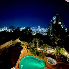 Serenity Suites Casa Boutique، فندق في بوكارامانغا