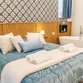 Community Rooms & Wine, hotel em Favara