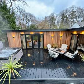 The Cabin@TyddynUcha – hotel w mieście Caernarfon