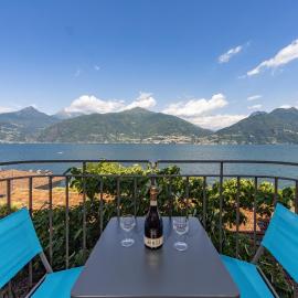 Studio Apartment Lake Views โรงแรมในAcquaseria