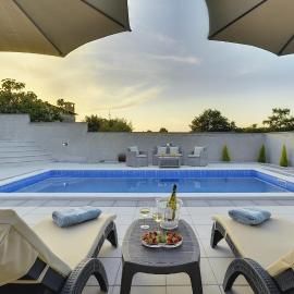 Villa Paola, хотел в Divšići