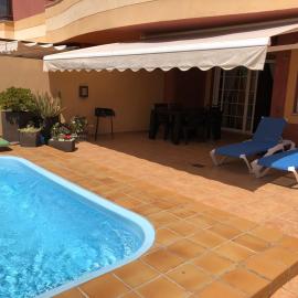 Apartamento Pelicanos Golf & Beach - spacious and modern with terrace and private pool, hotel in Roquetas de Mar
