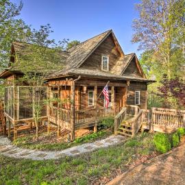 Lakefront South Carolina Abode w/ Deck & Boat Dock, hotel sa Fair Play