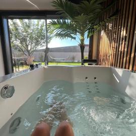 ESCAPE ZEN Oasis tropicale & Spa privatif, hotel i Loon-Plage