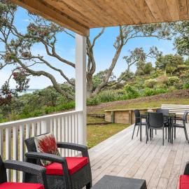 MaiMoana - Hatfields Beach Cliff-Top Retreat, hotel in Orewa