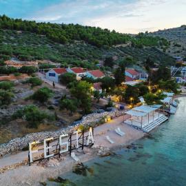 Glamping resort Fešta Kornati, hotel em Pristanišće