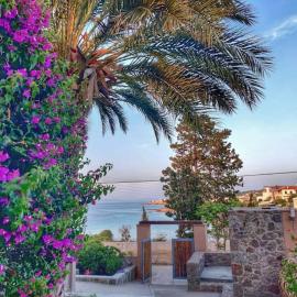 Oinoni's Home - AIAKOS studio, hotell i Vathikoilon