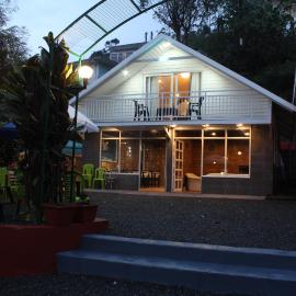 GOLDEN GREEN RESORT WITH Pool, hotel i Munnar