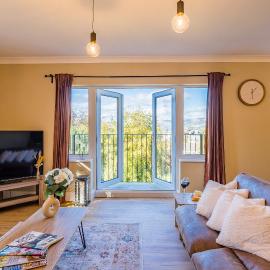 Windermere Lake View Retreat, Pet Friendly, Free Parking, Golf nearby, hotel in Bowness-on-Windermere