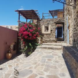 Chios Houses, beautiful restored traditional stone houses with an astonishing seaview, hotel v destinaci Volissos